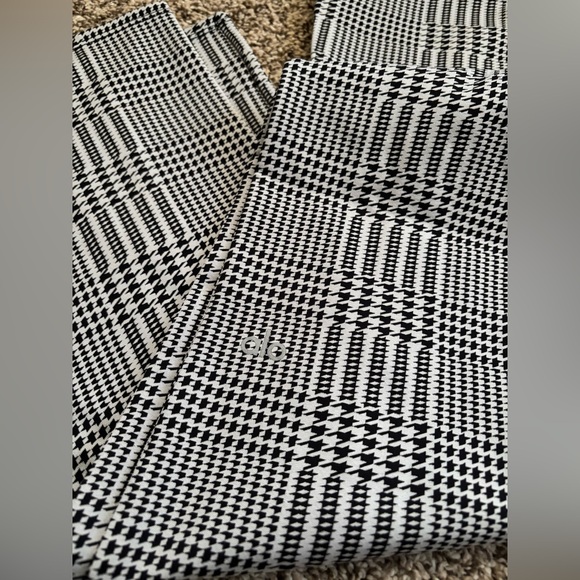 Alo Yoga Jacquard High-Waist Glenplaid Flutter Legging - Picture 7 of 9